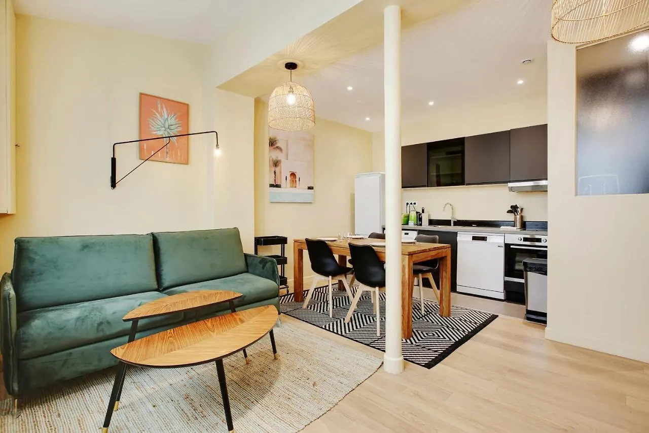 New And Bright Apartment 4 People contacts