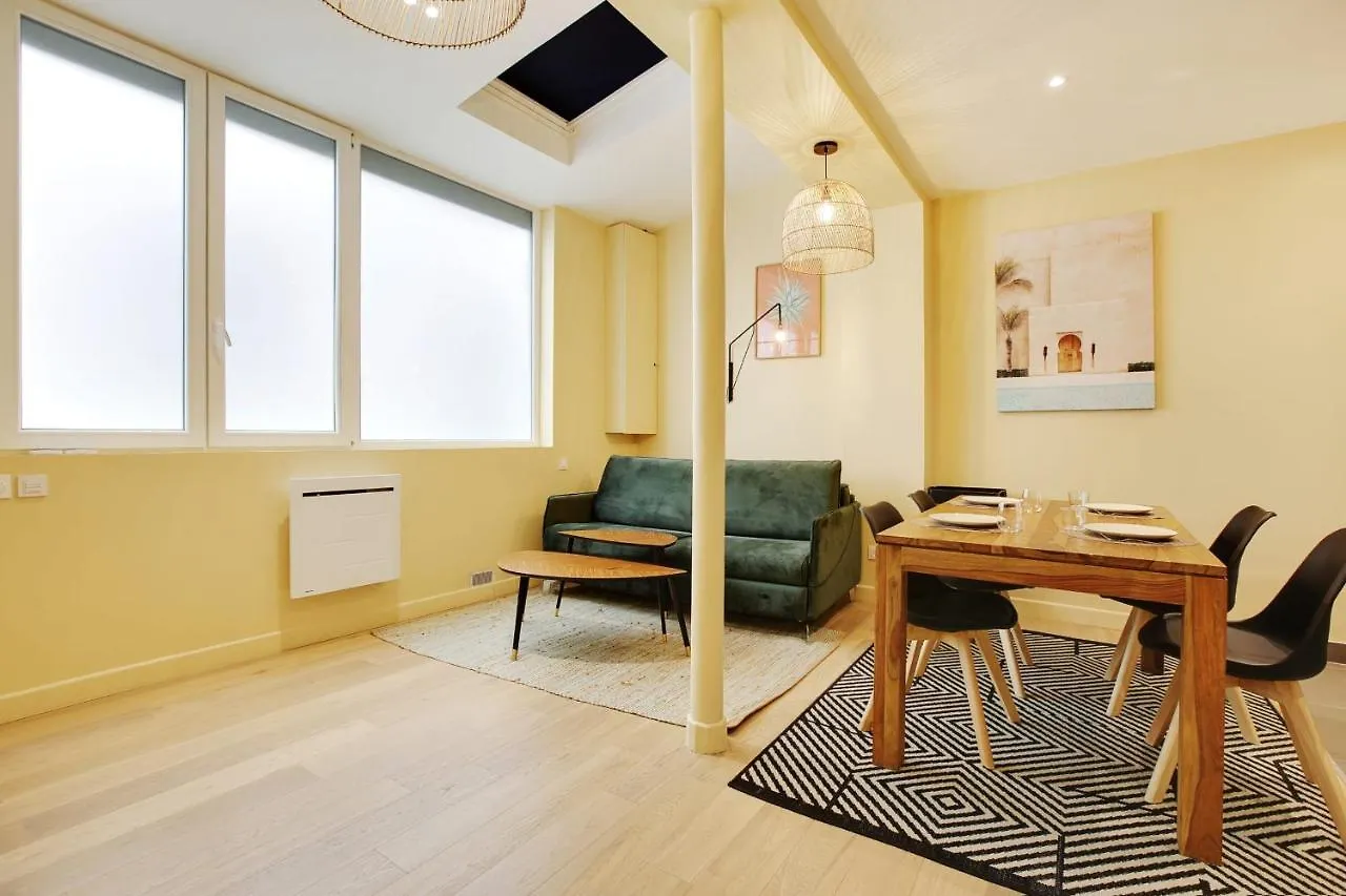New And Bright Apartment 4 People Paris